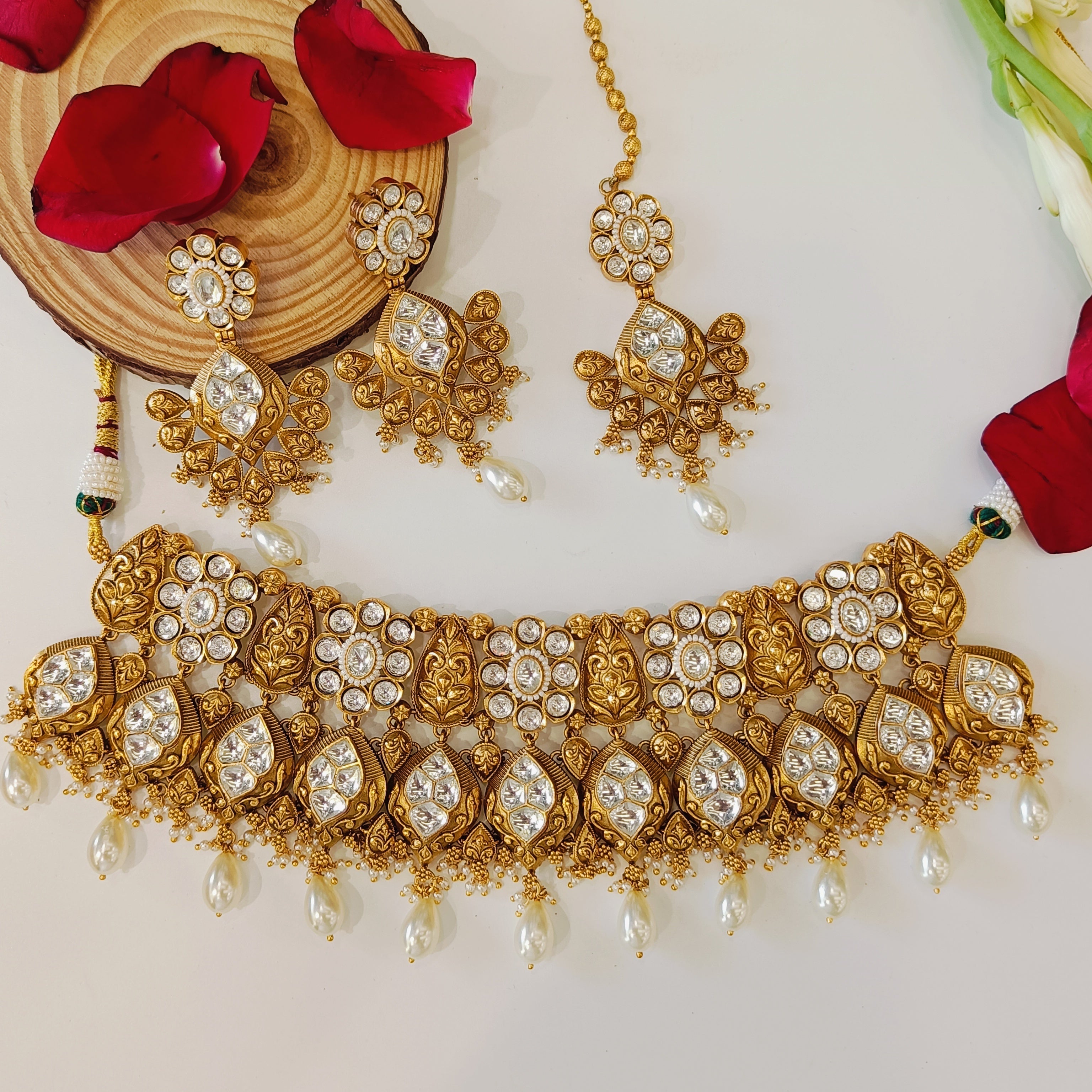 Nayaab Sana neckpiece