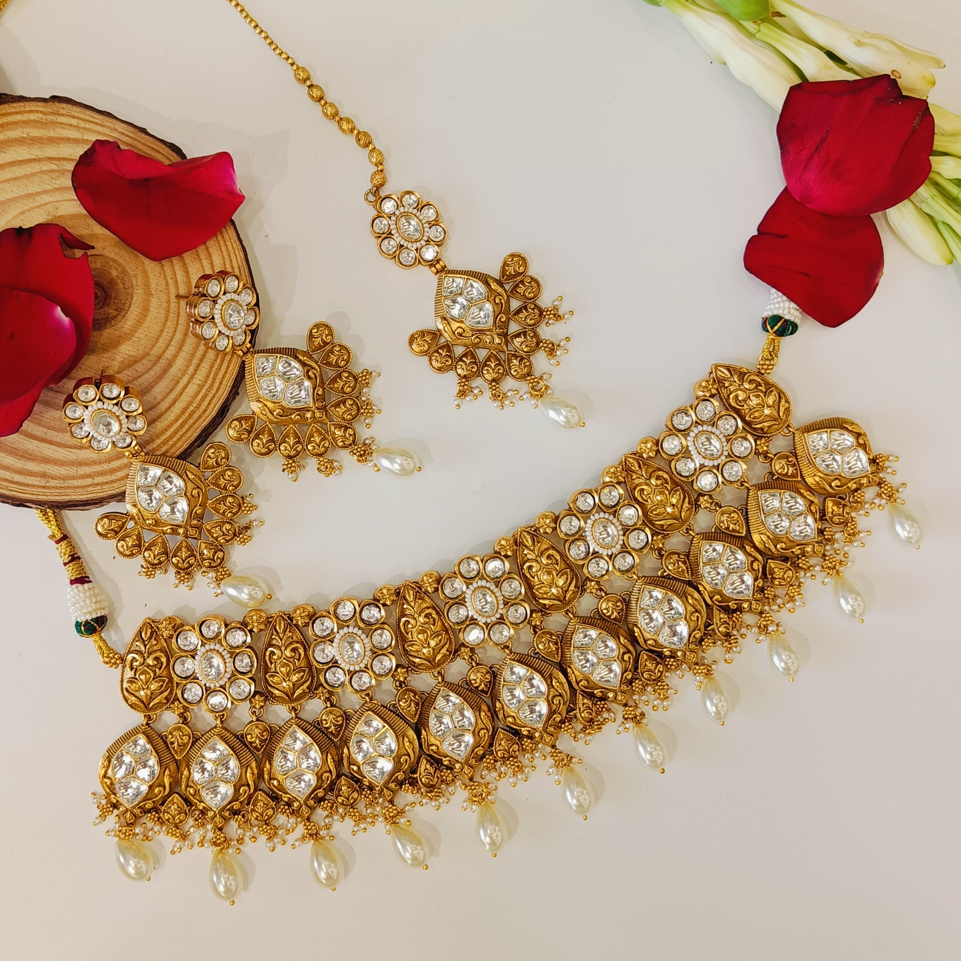 Nayaab Sana neckpiece