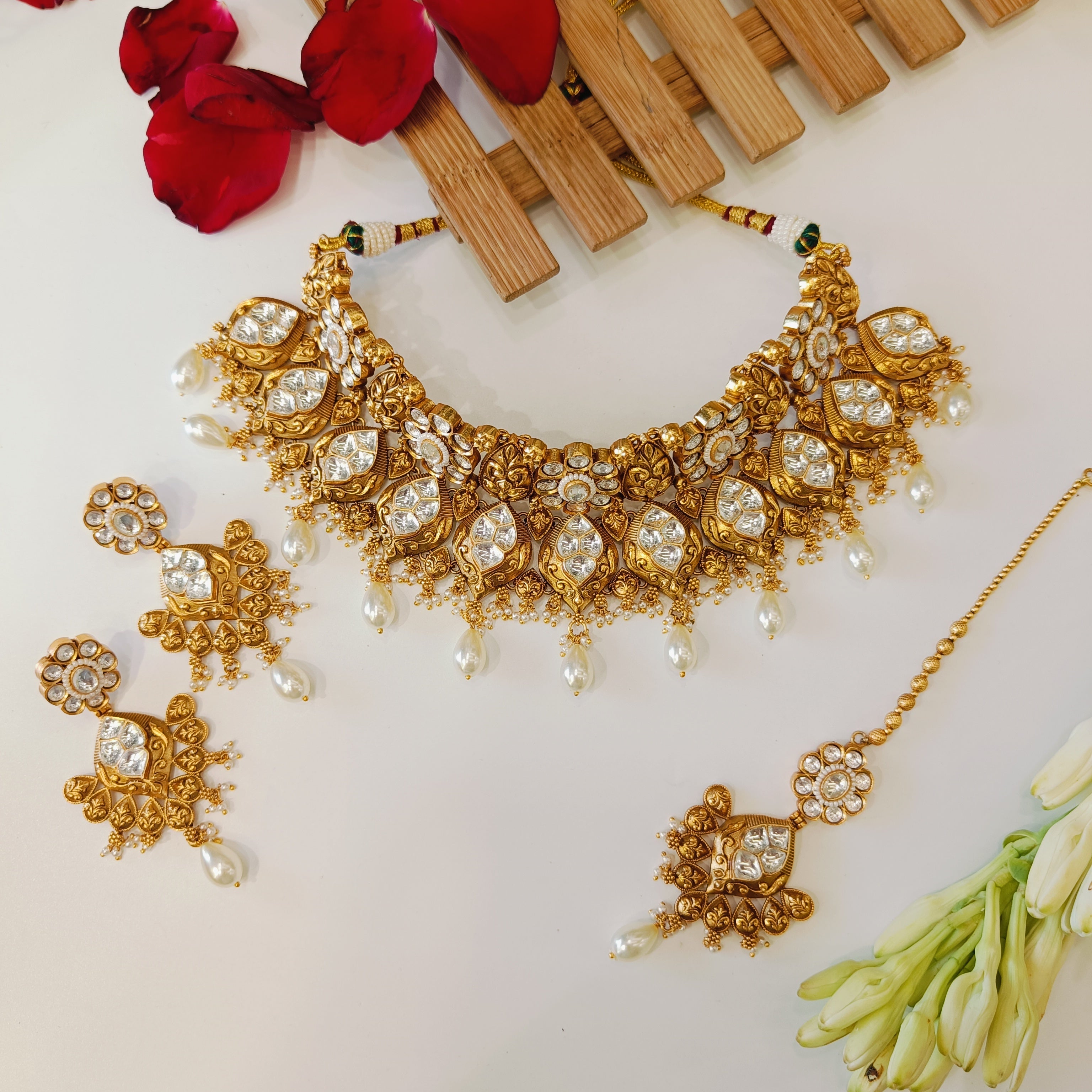 Nayaab Sana neckpiece