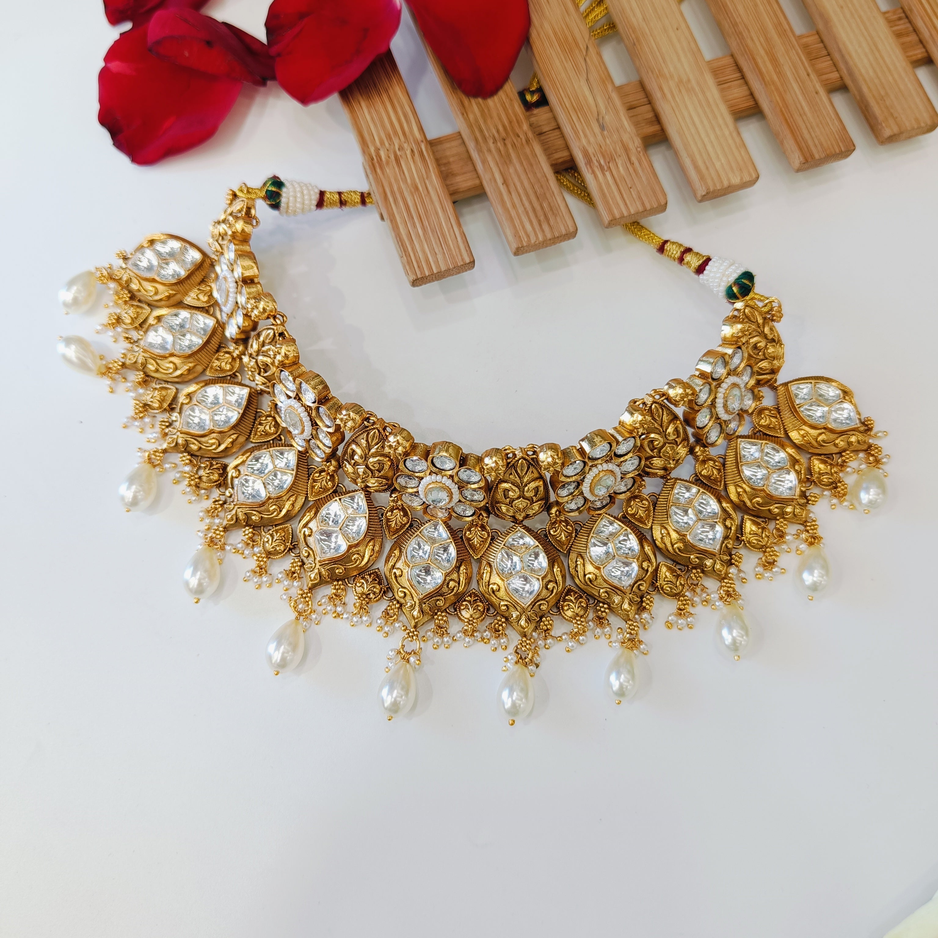 Nayaab Sana neckpiece