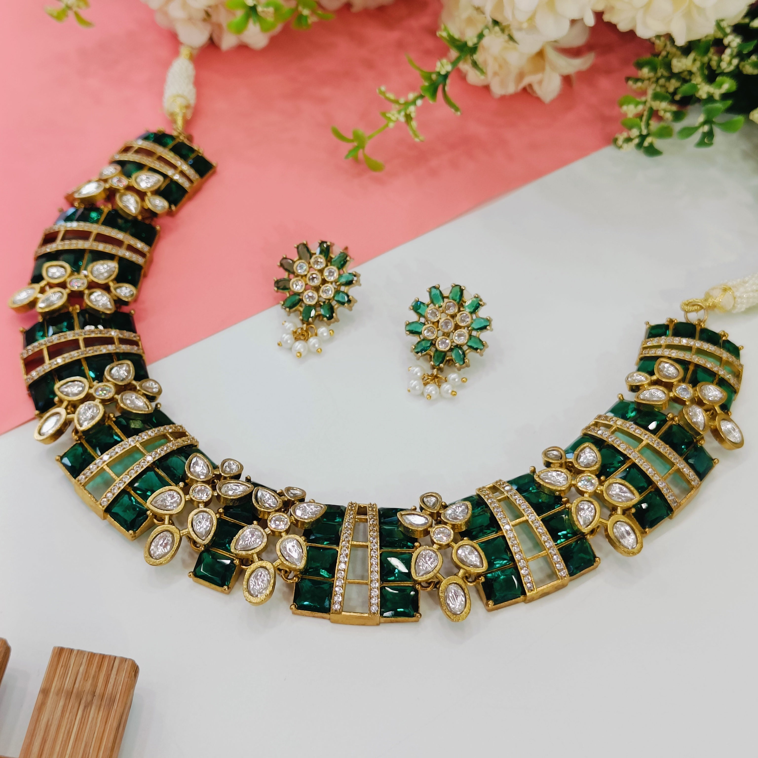 Nayaab Aditi Neckpiece