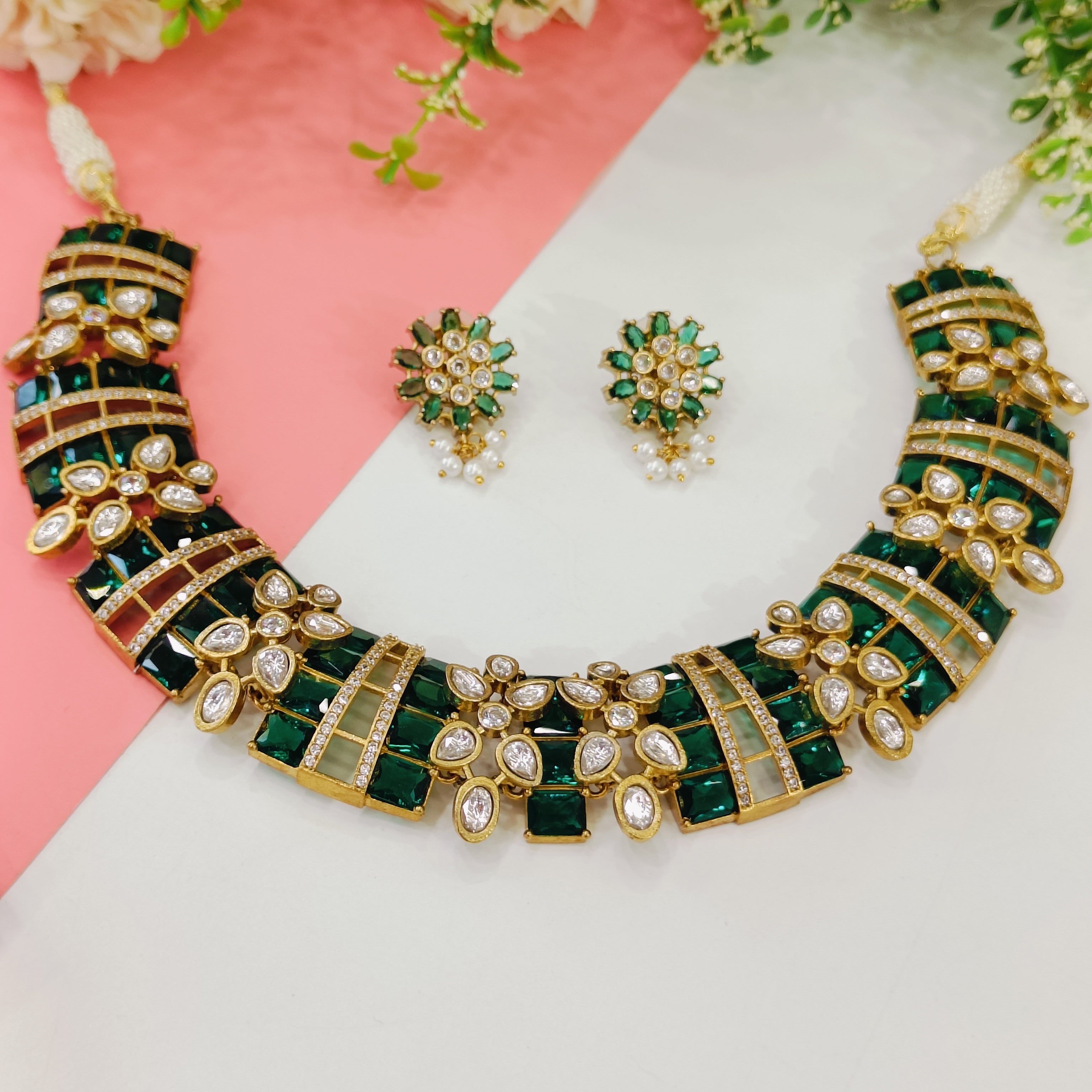 Nayaab Aditi Neckpiece