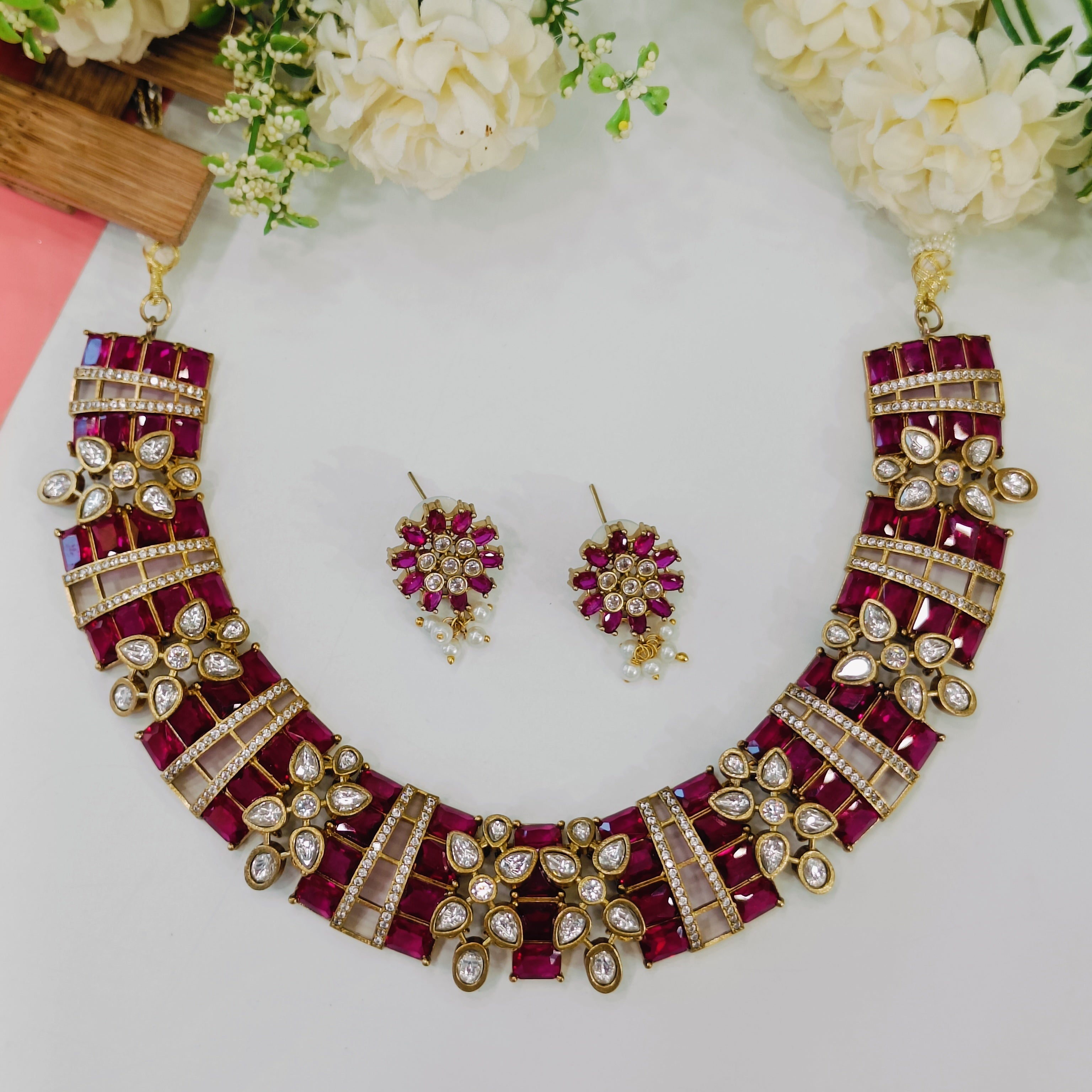 Nayaab Aditi Neckpiece