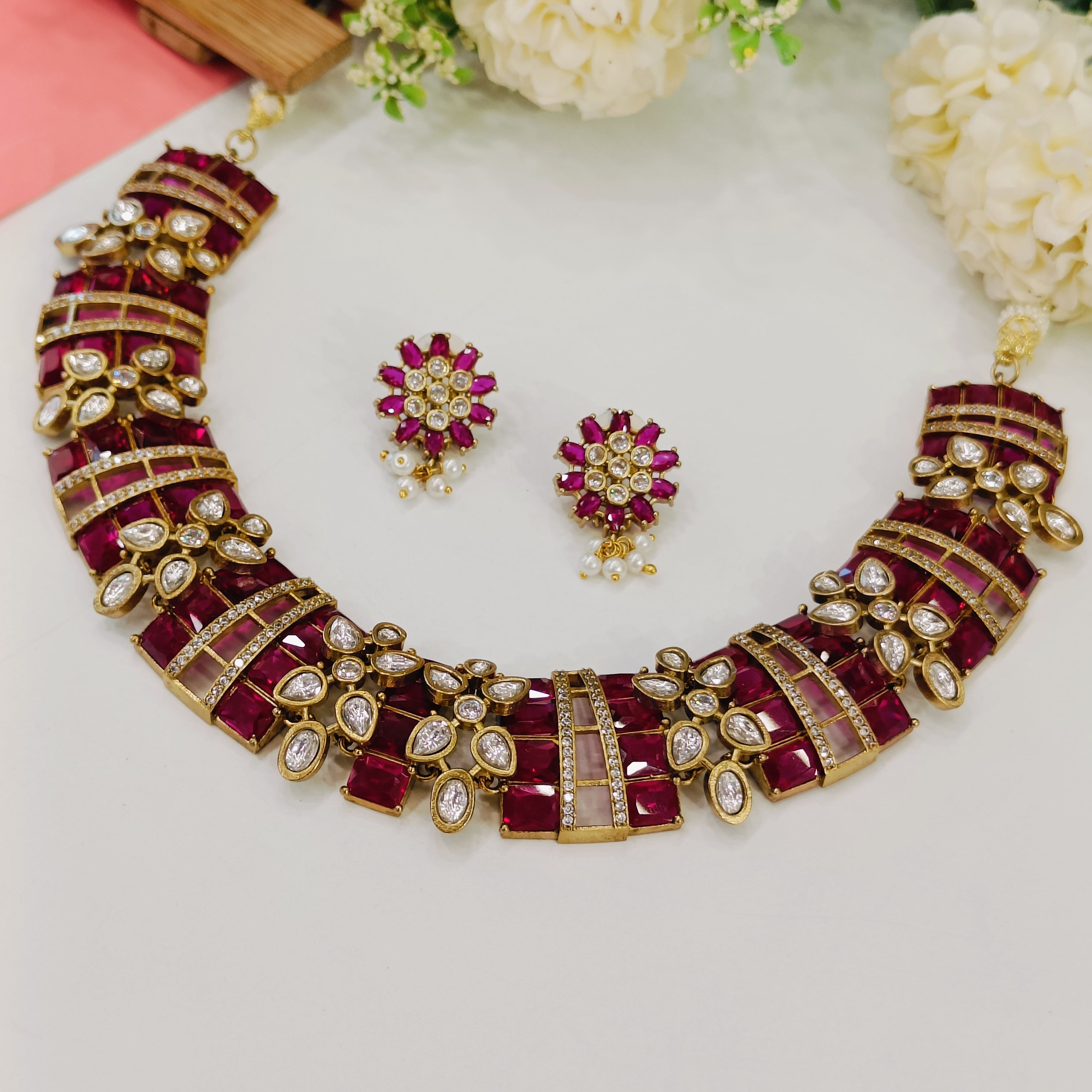 Nayaab Aditi Neckpiece