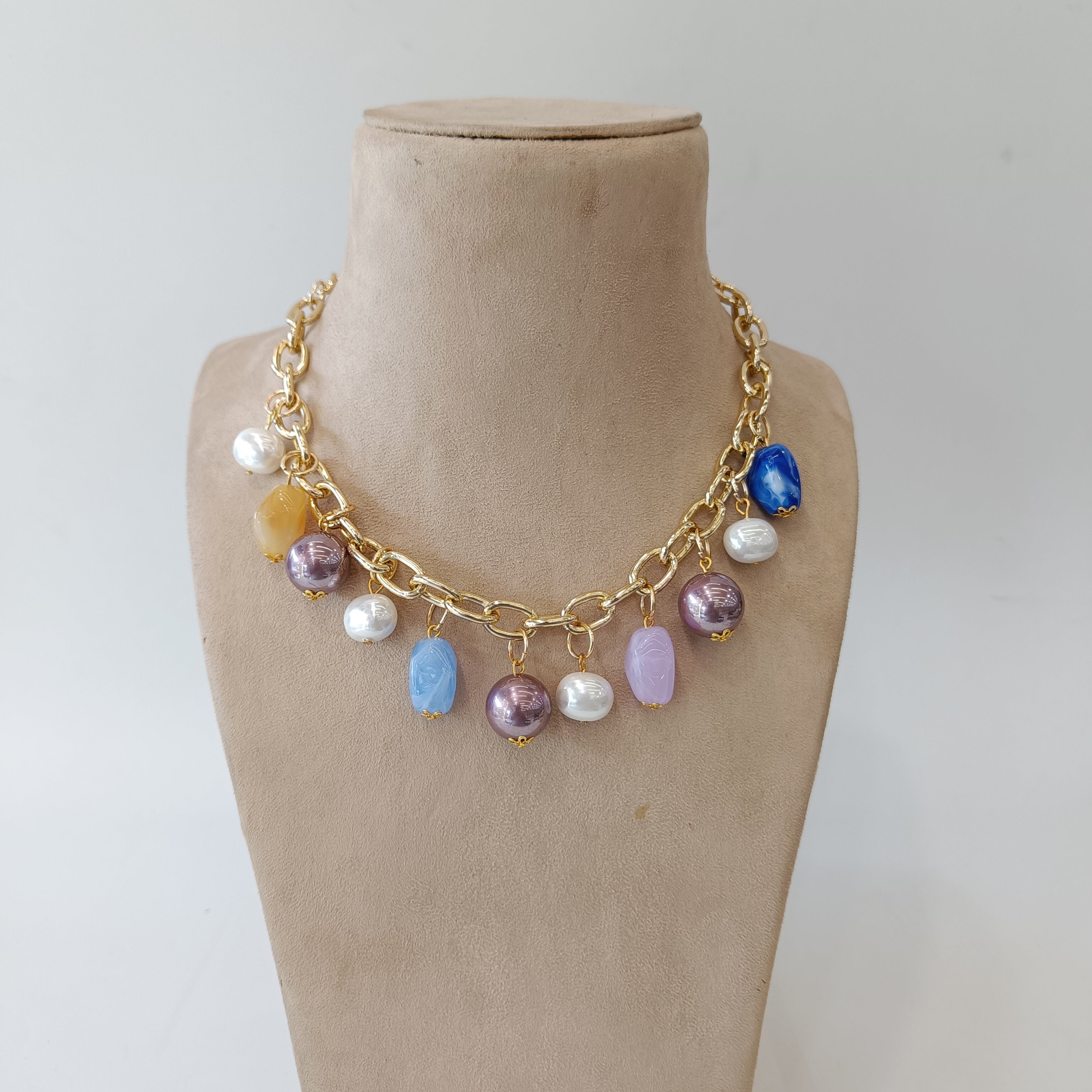 Layla Ella pearl neckpiece