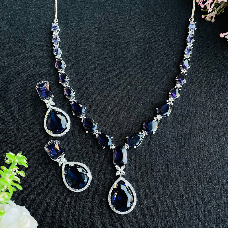 Moira Emerald Ad Neckpiece