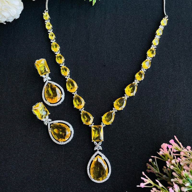 Moira Emerald Ad Neckpiece