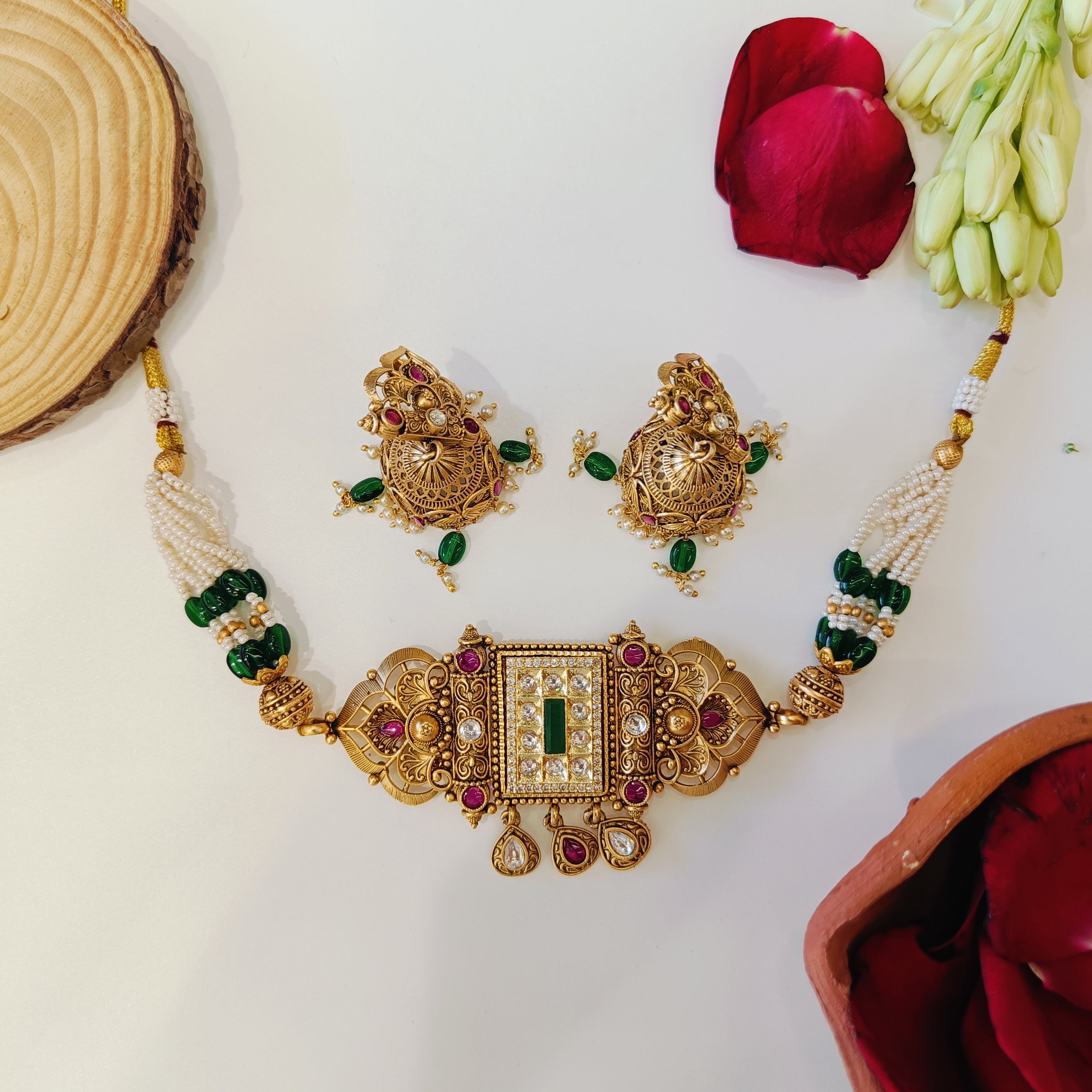 Nayaab Kalyani Neckpiece