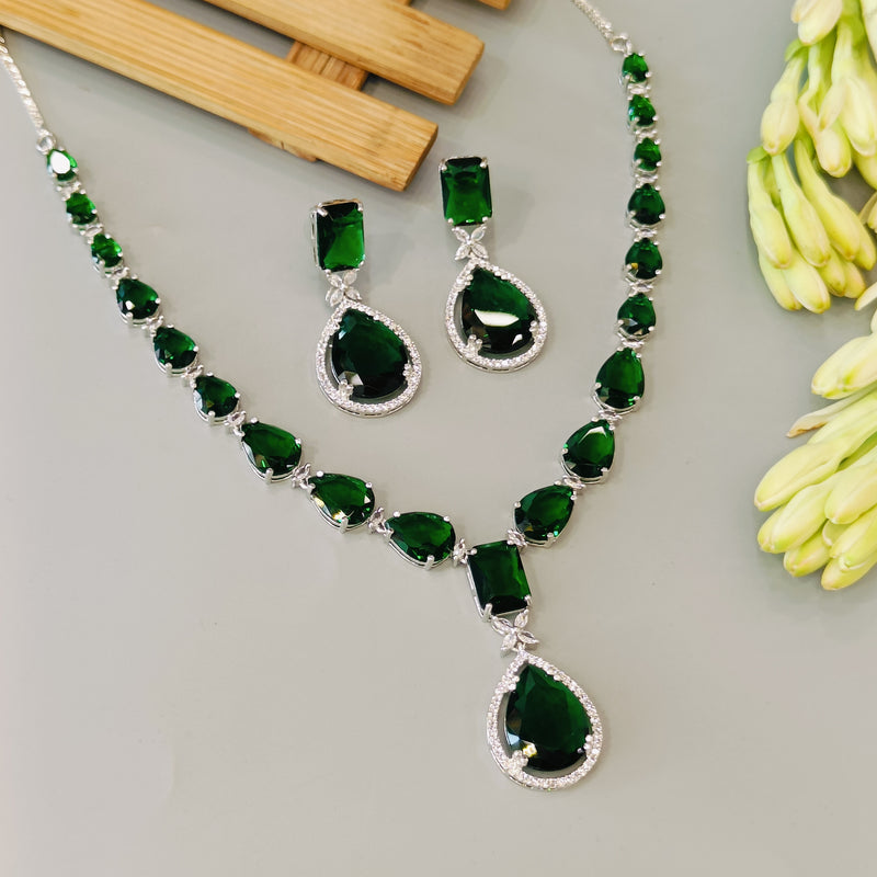 Moira Emerald Ad Neckpiece