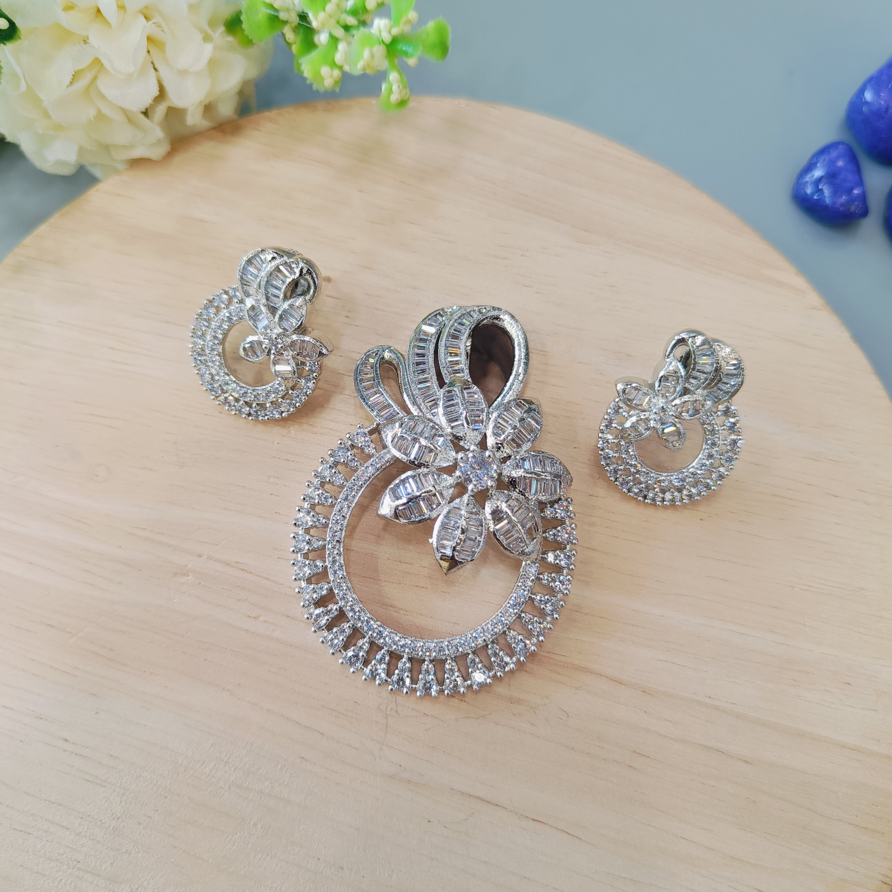 Ad Emily pendant set