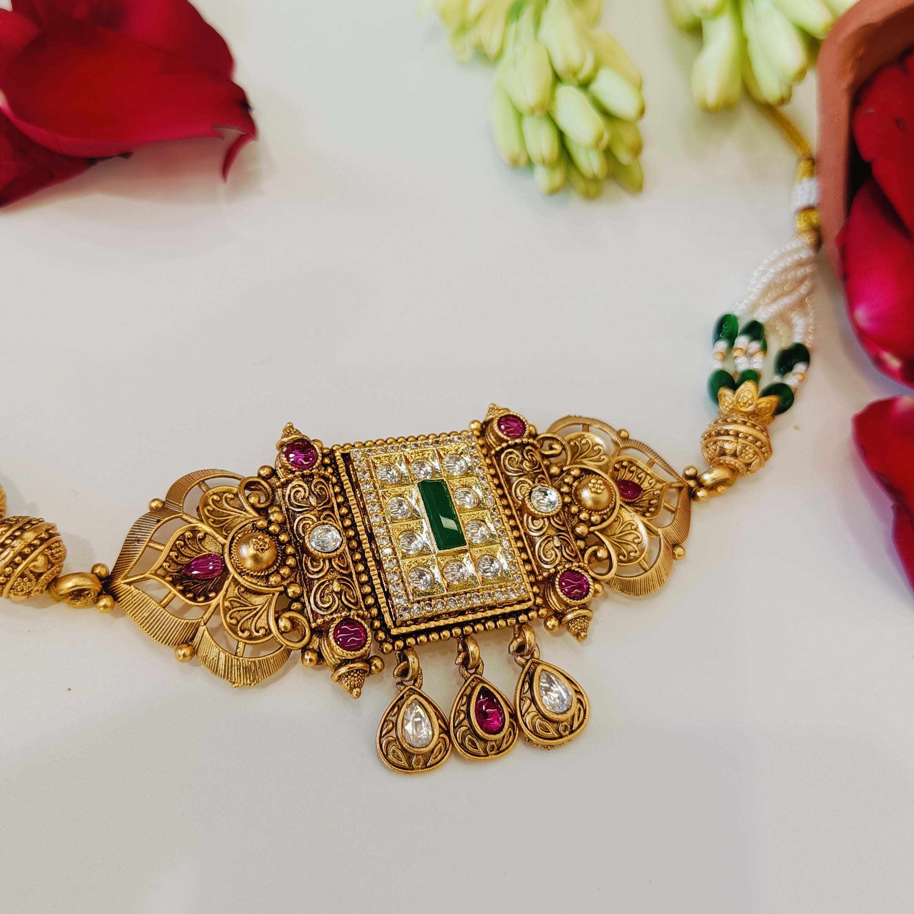 Nayaab Kalyani Neckpiece