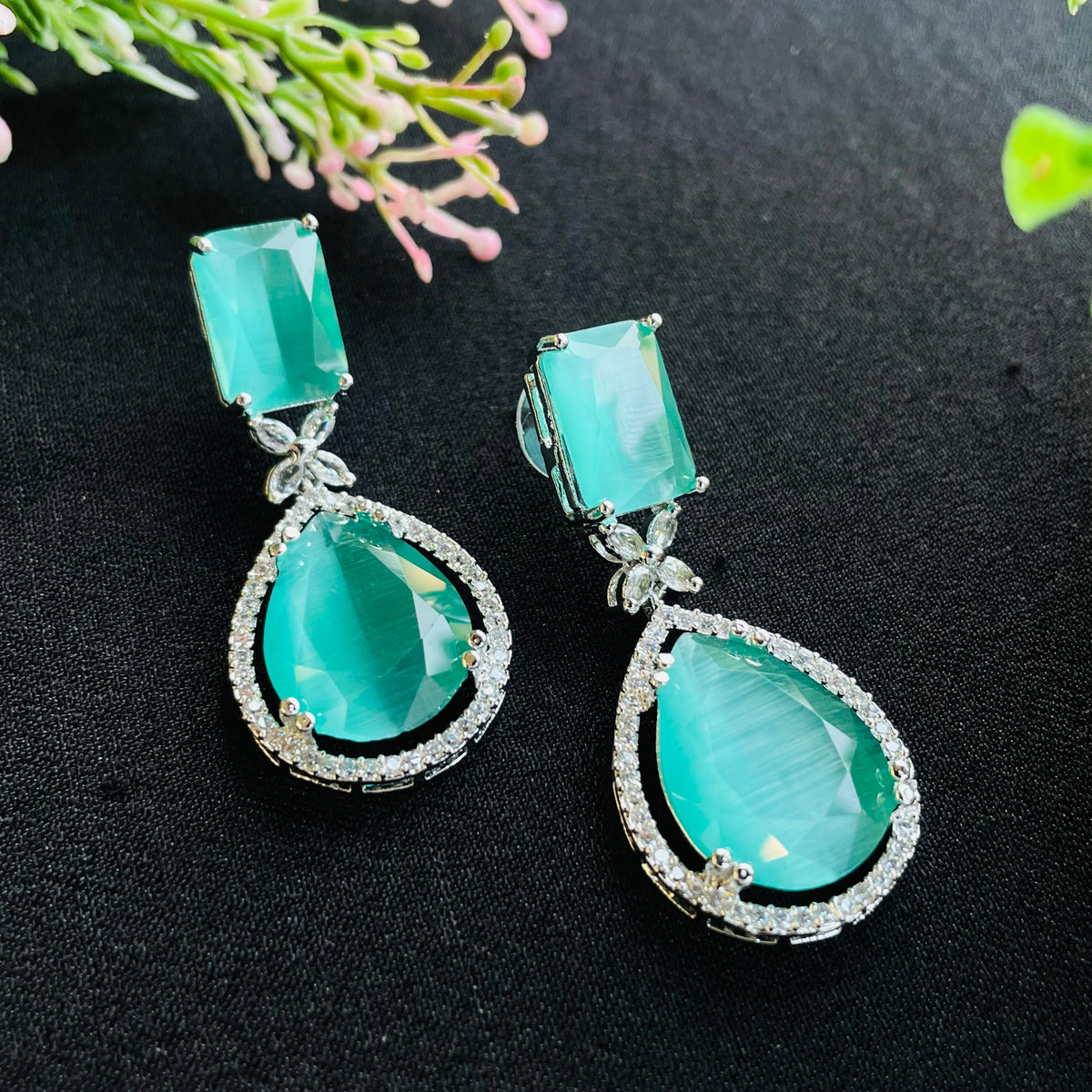 Moira Emerald Ad Neckpiece