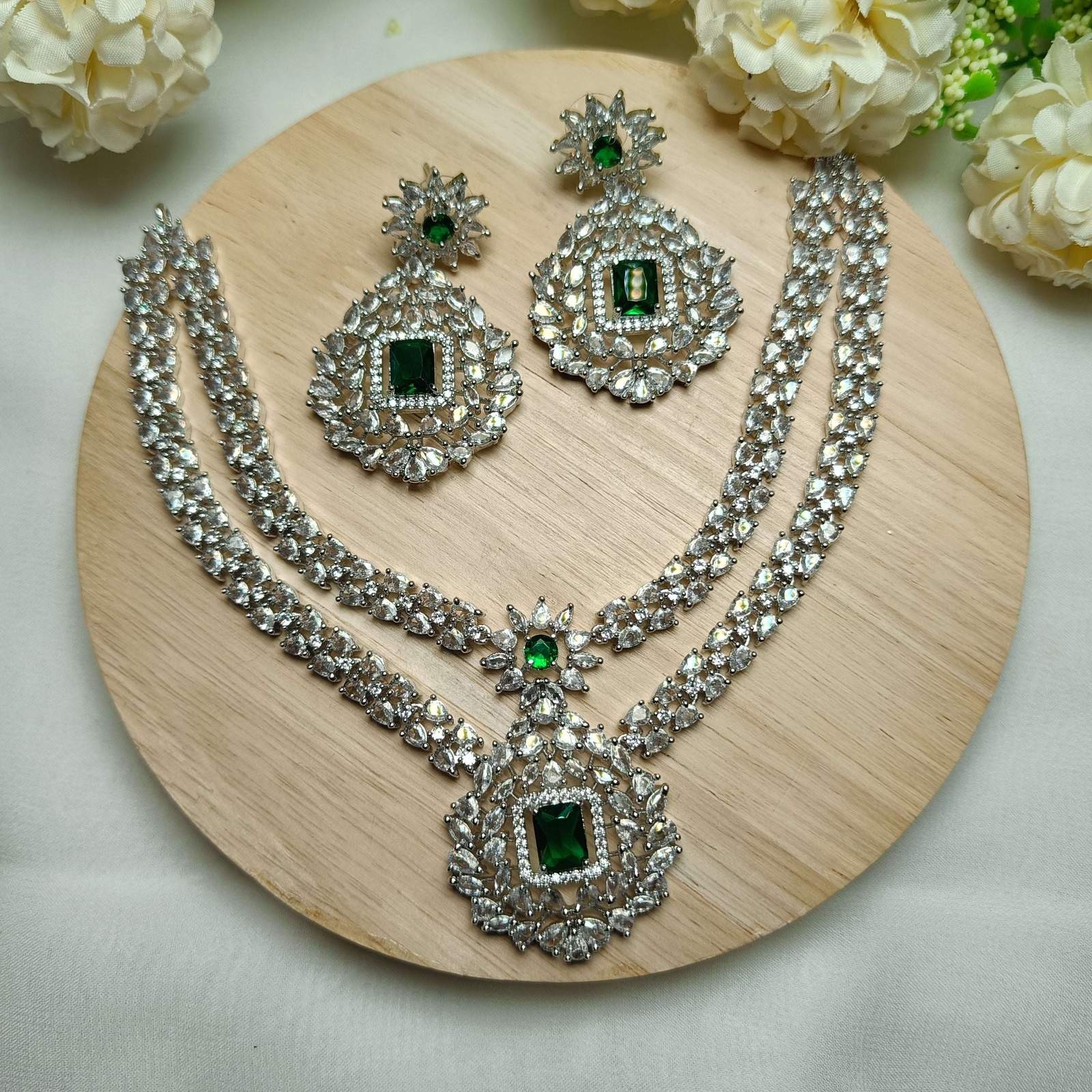 Hania ad neckpiece
