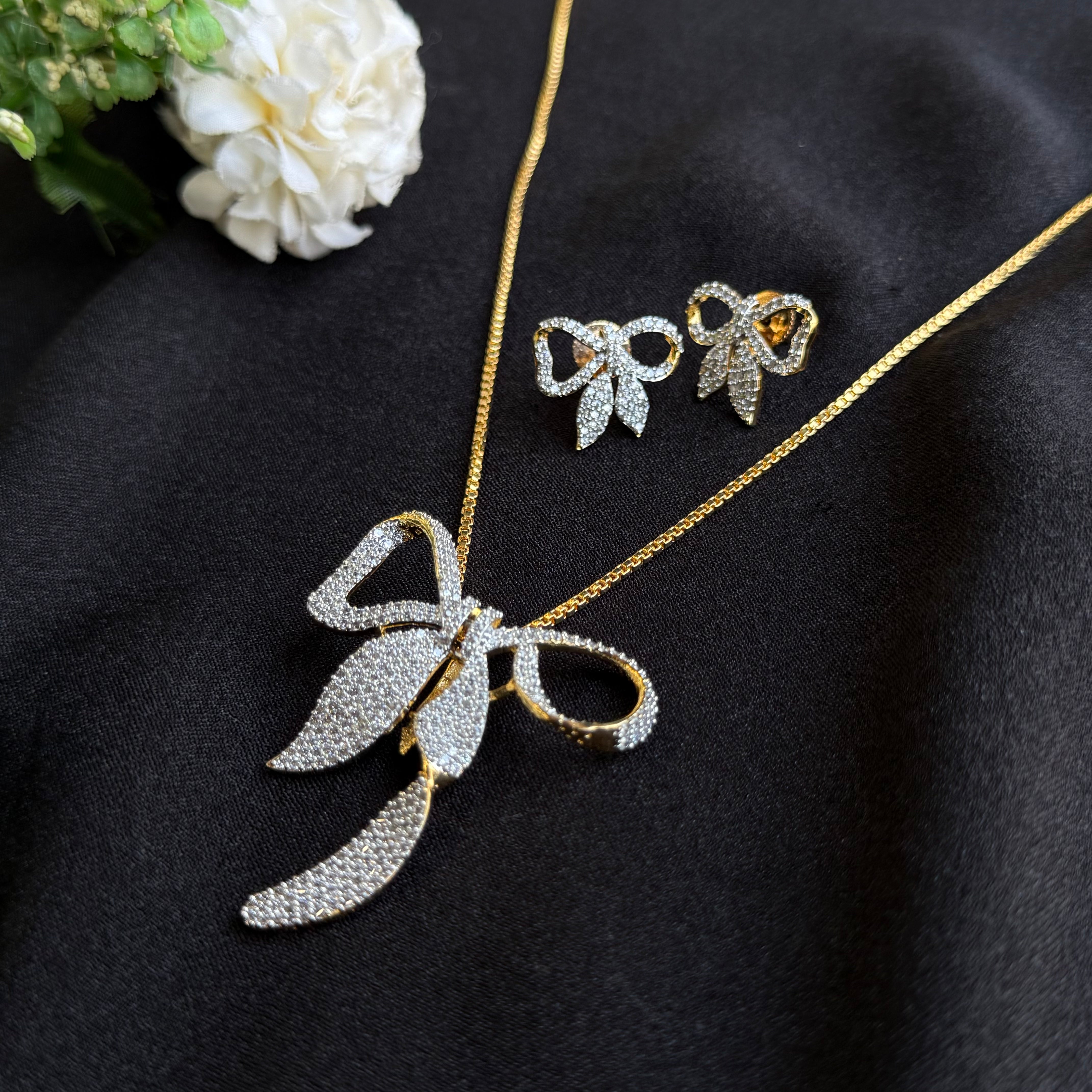 Ad Queenisa Pendant set