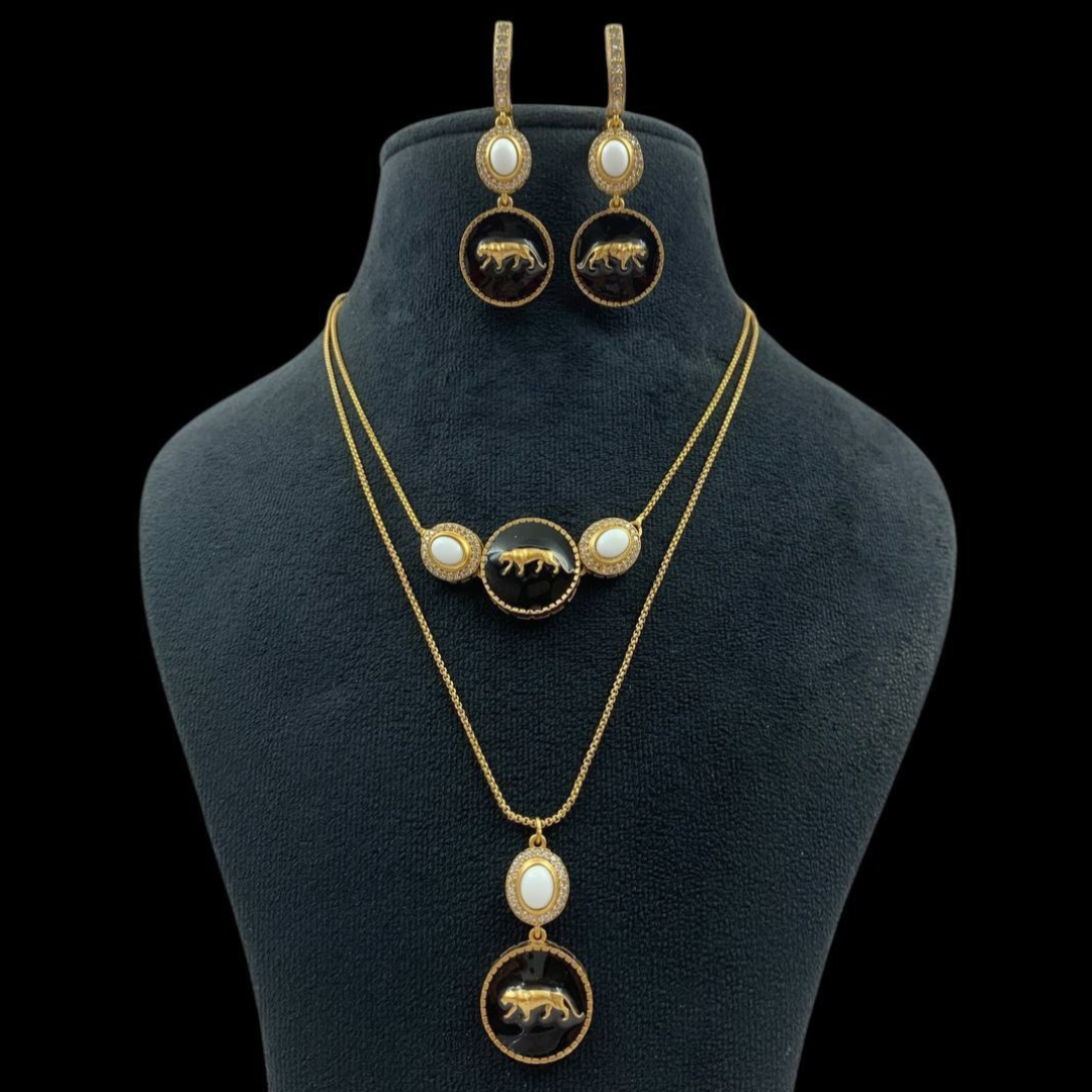 Nayaab Viral Pendant Neckpiece