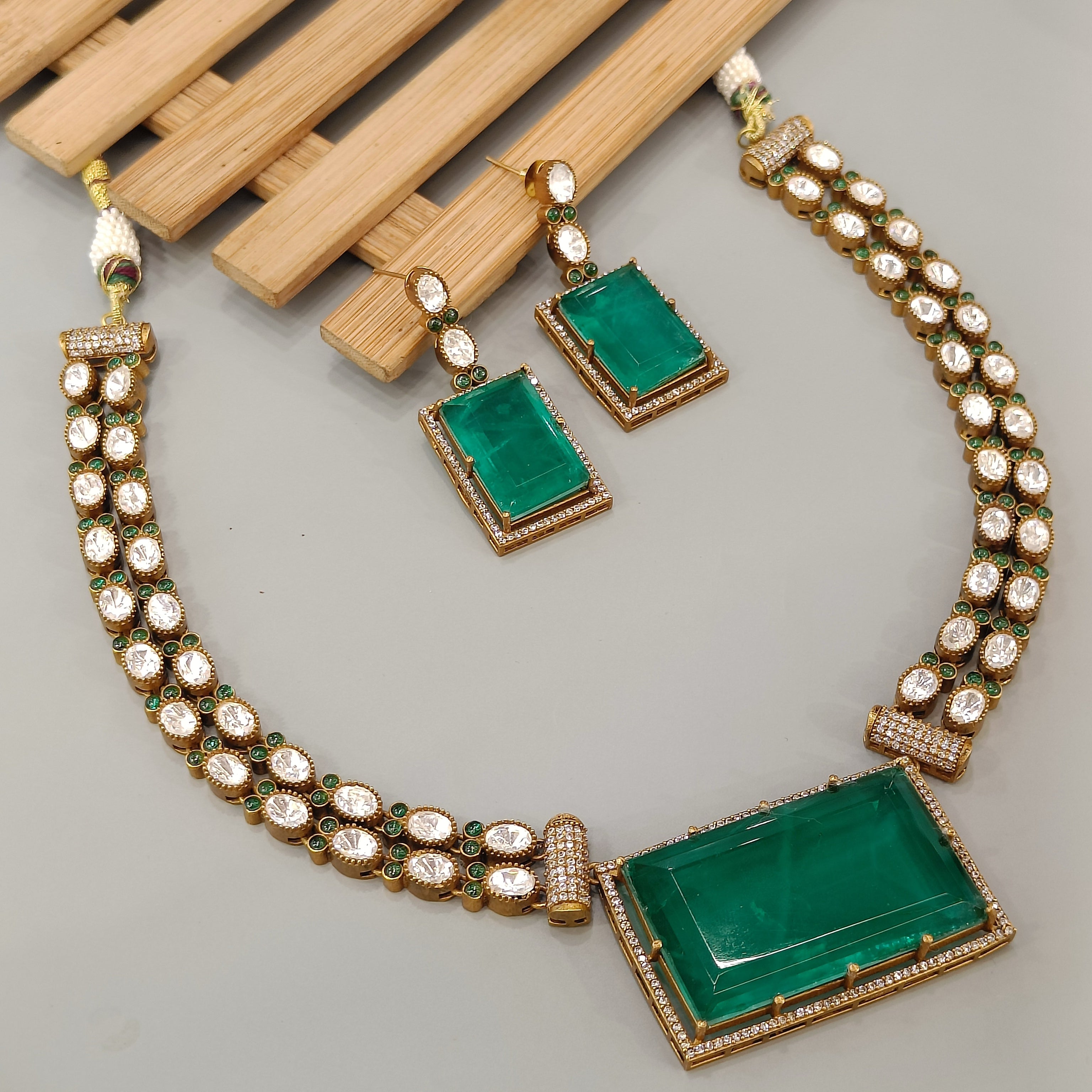 Nayaab Meera neckpiece