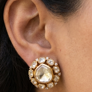 Nayaab maivish studs